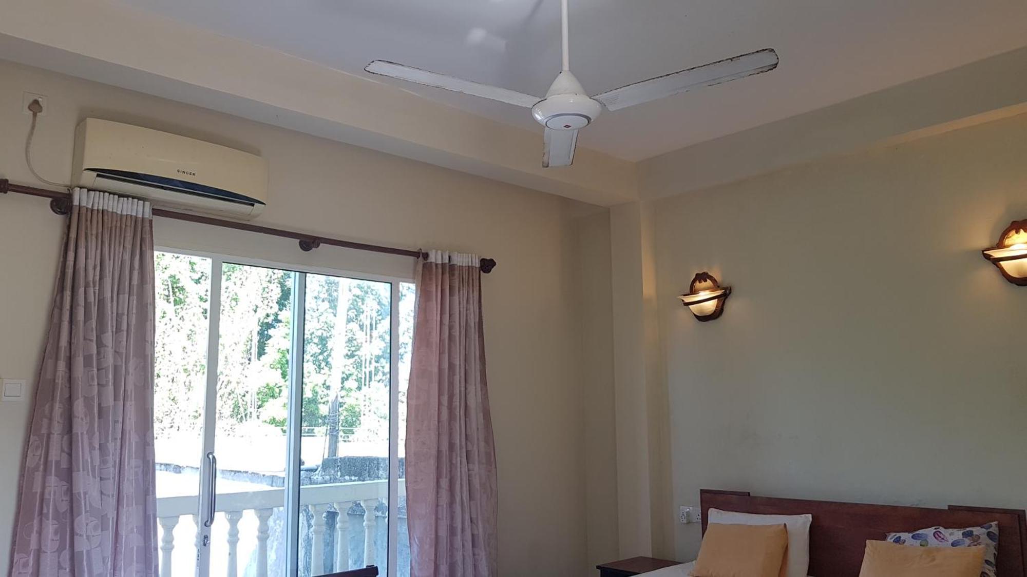 Pinki Nest Hotell Mirissa Eksteriør bilde